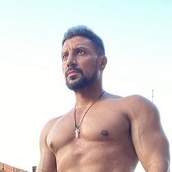 Facetune_31-03-2025-18-24-41